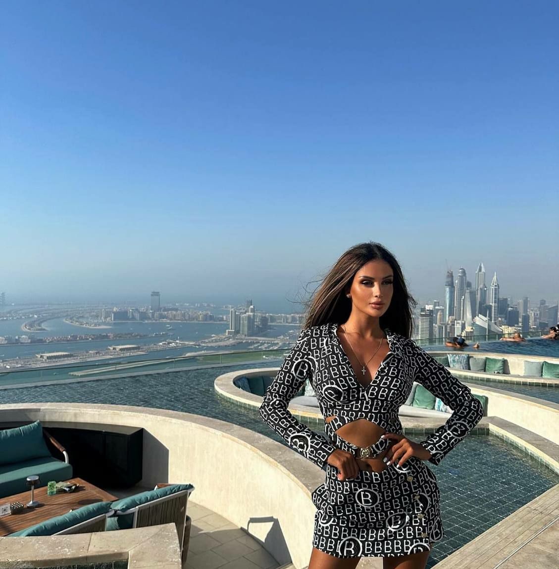 Дина привлекальеная девушка из Бугульмы цена от 3500 руб