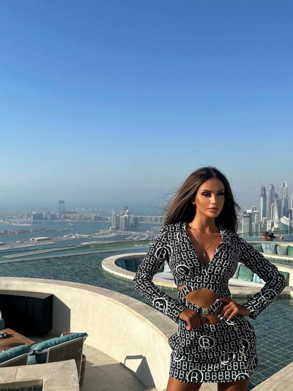 Дина привлекательная девушка из Бугульмы цена от 3500 руб